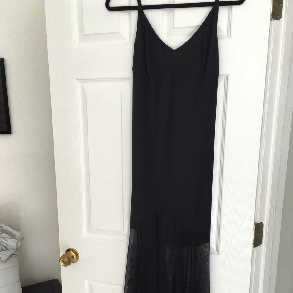 Long black dress with mesh draping - Picture 1 of 4
